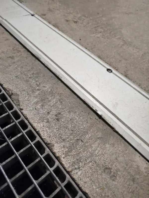 Plaque en aluminium couvre joint de dilatation